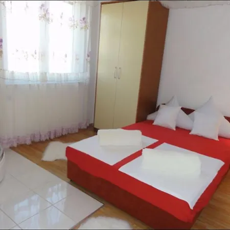 Cozy In Croatia Next To The Beach, 8 People *