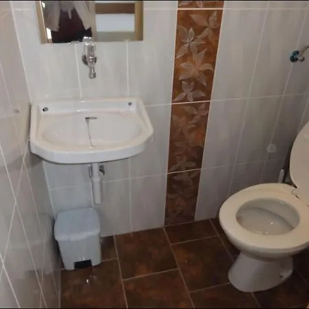Cozy In Croatia Next To The Beach, 8 People Apartman *