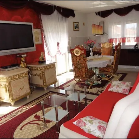 Cozy In Croatia Next To The Beach, 8 People Apartman