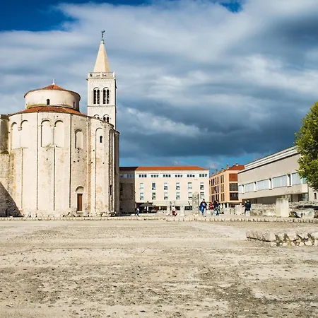 Cozy In Croatia Next To The Beach, 8 People Apartman *